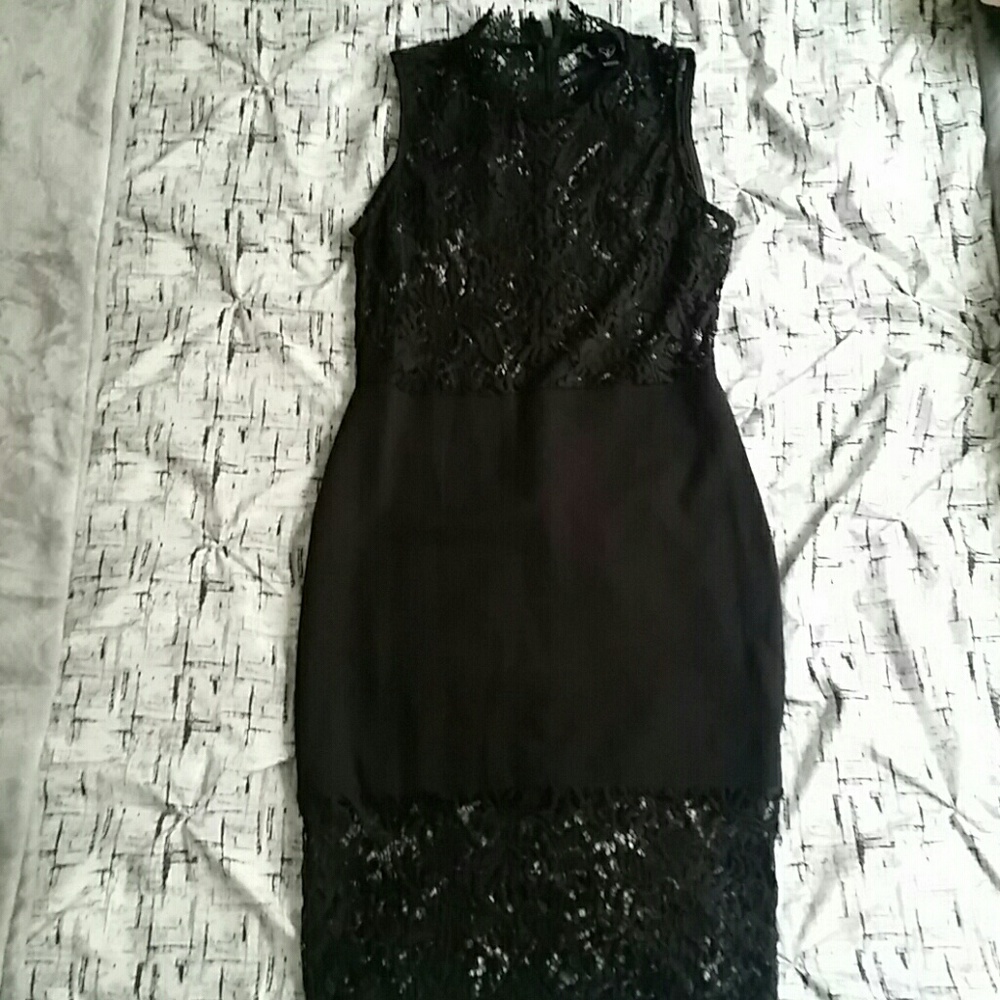 Windsor lace dress